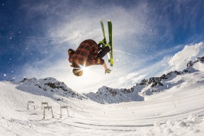 开云下载-戈贝尔压哨绝杀！掘金惊险逆转浙江队，关键先生一锤定音