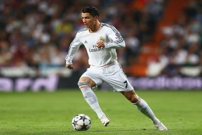 开云平台-詹姆斯化身防守铁闸，39岁传奇如何锁死黄蜂的青春风暴？