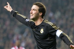 开云官网-当利拉德撕裂费城之夜，快船与76人的宿命齿轮如何被一颗孤星撬动