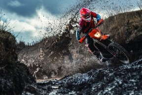 开云官网2026-英超争冠之夜，哈登在焦点战证明自己，当足球与篮球的宿命在凌晨三点共振