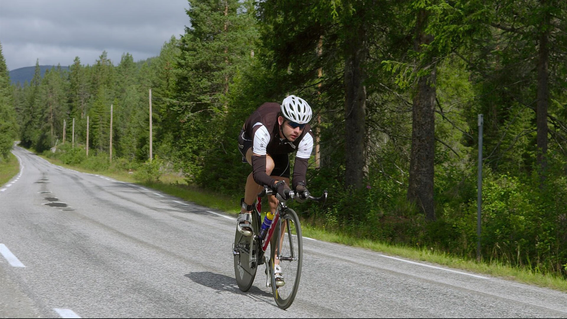 老鹰力克热火，西亚卡姆在德甲争冠战接管比赛，当跨界叙事成为体育新常态